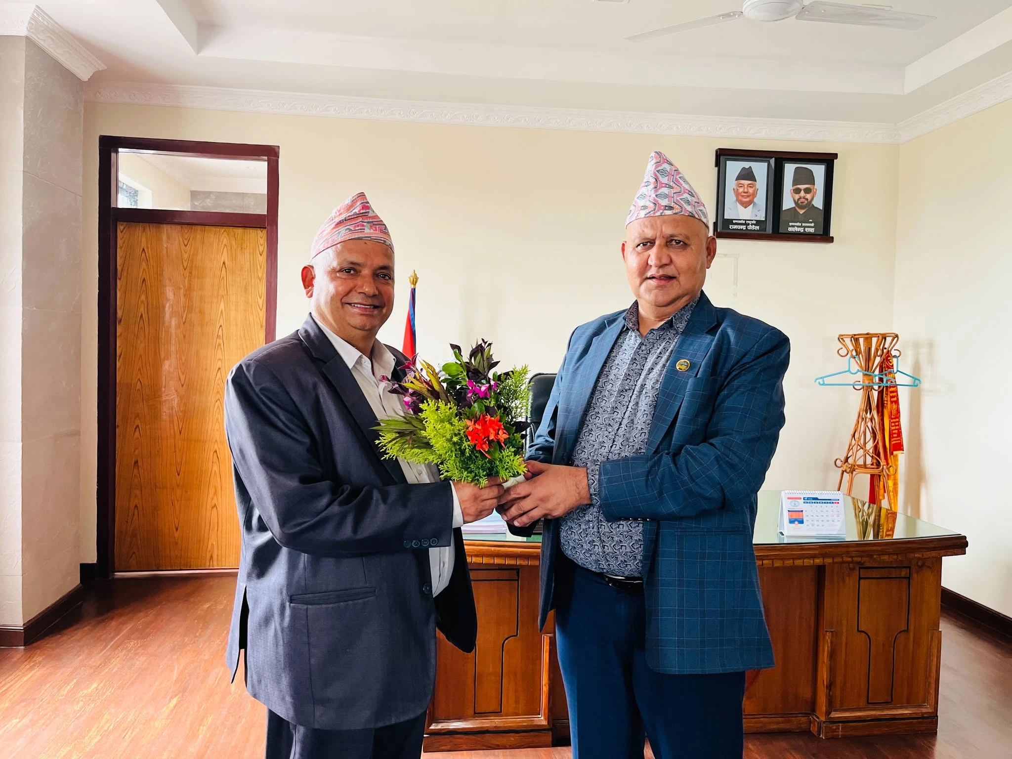 लुम्बिनीका नवनियुक्त प्रमुख सचिव कुँवरले सम्हाले जिम्मेवारी